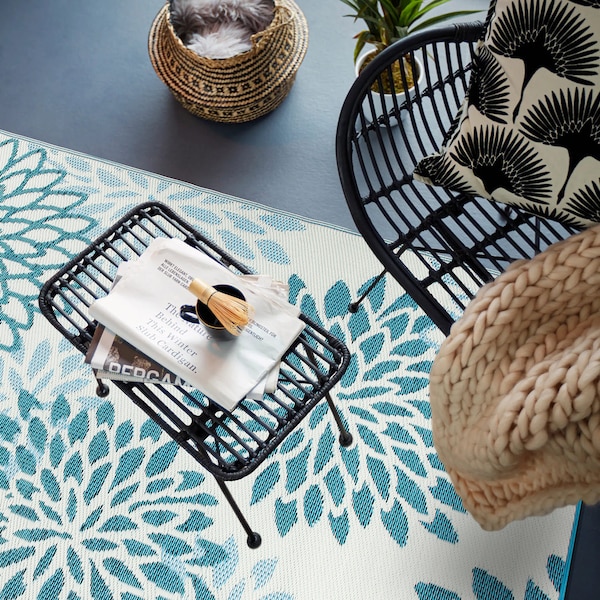 World Rug Gallery Modern Floral Aloha Reversible Recycled Plastic 5' X 7' Blue Outdoor Rug - 6069BLUE5X7
