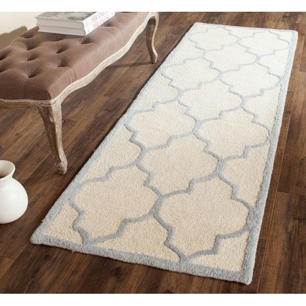 Safavieh Cambridge Hand Tufted Runner RugIvory & Light Blue 2 ft.-6 in. x 8 ft. - CAM134F-28