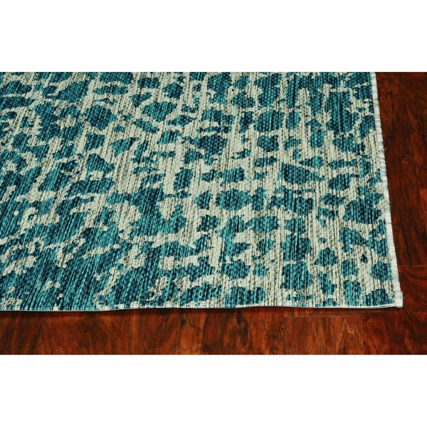 Homeroots 47 x 31 in. Teal Polypropylene Rug - 375198