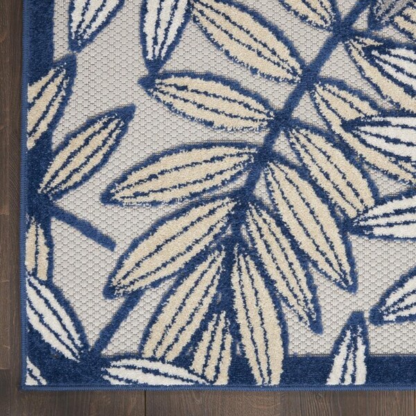 Homeroots 4 x 6 ft. Ivory & Navy Leaves Indoor & Outdoor Area Rug - 384880