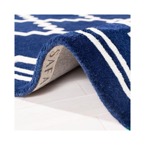 Safavieh Chatham Hand Tufted Rectangle Rug- Navy - Ivory- 2 ft. 3 in. x 7 ft. - CHT743C-27