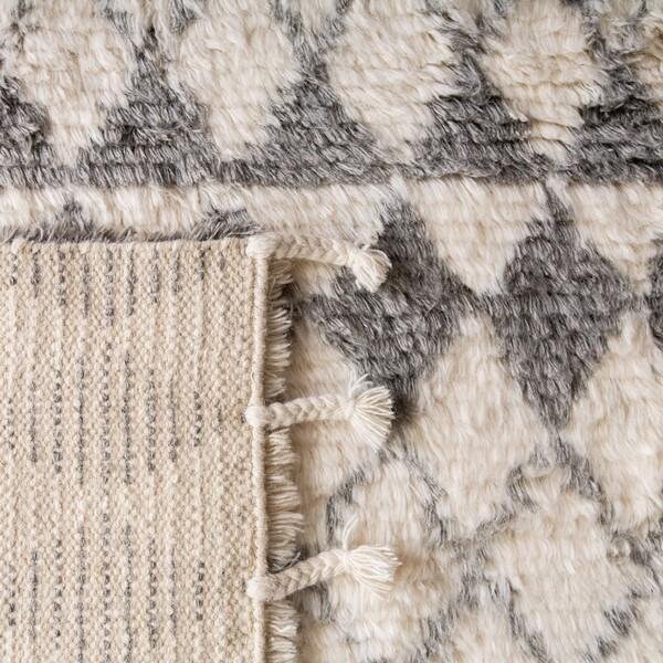 Safavieh 4 x 6 ft. Rectanglar Casablanca Shag Rug Ivory & Grey - CSB476F-4