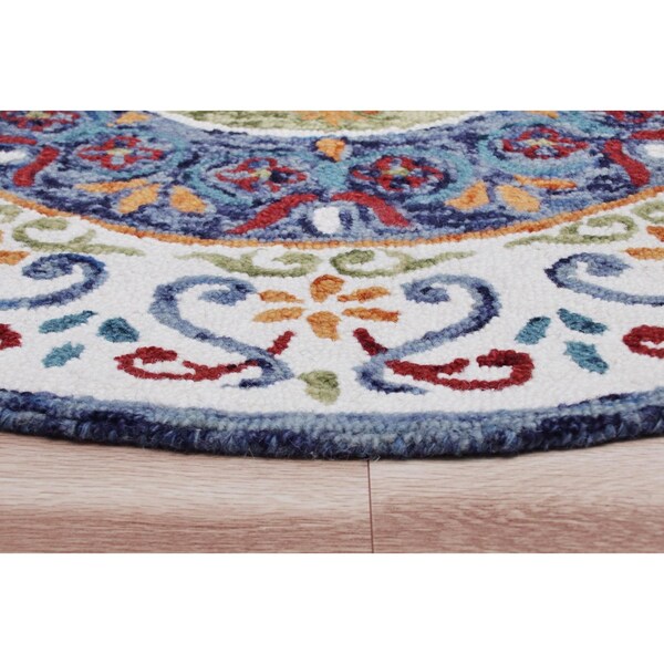 Homeroots 4 ft. Round Blue & White Ornate Medallion Area Rug - 396206