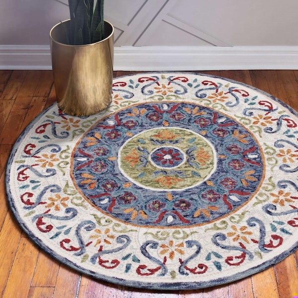 Homeroots 4 ft. Round Blue & White Ornate Medallion Area Rug - 396206