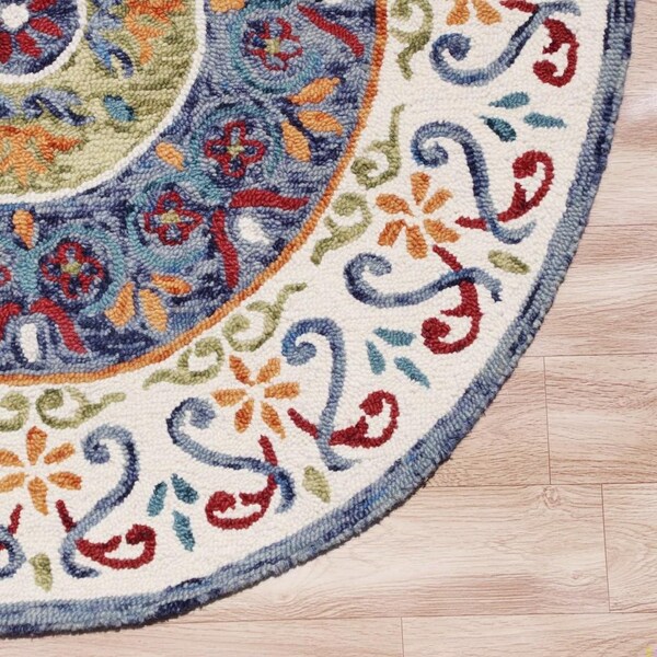 Homeroots 4 ft. Round Blue & White Ornate Medallion Area Rug - 396206