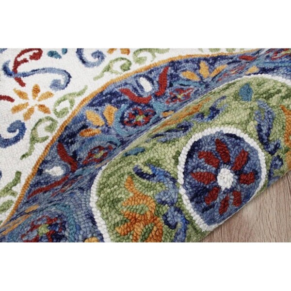 Homeroots 4 ft. Round Blue & White Ornate Medallion Area Rug - 396206