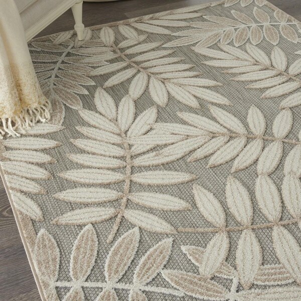 Homeroots 4 x 6 ft. Natural Leaves Indoor & Outdoor Area Rug - 384954