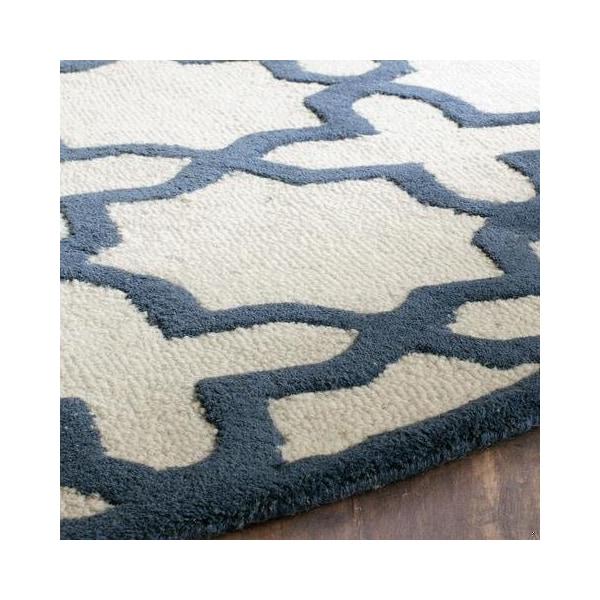 Safavieh Cambridge Hand Tufted Rectangle RugIvory & Navy 5 x 8 ft. - CAM125Z-5