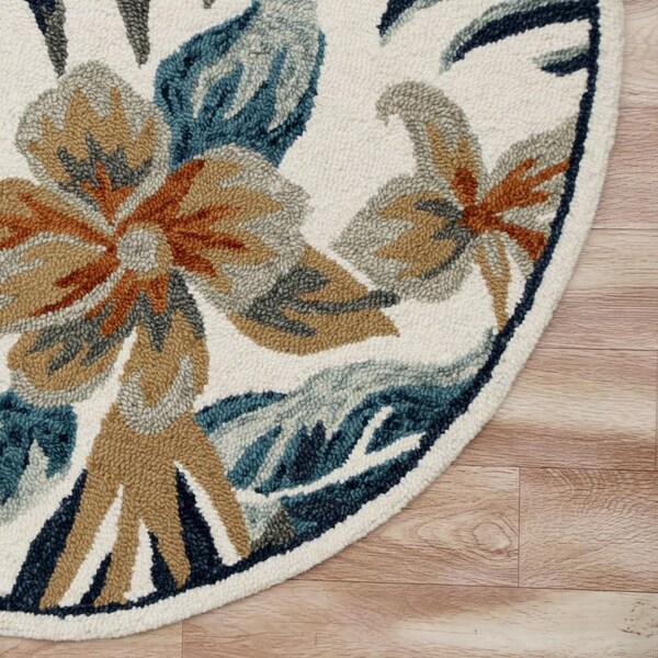 Homeroots 4 ft. Round Blue & White Tropical Area Rug - 396188