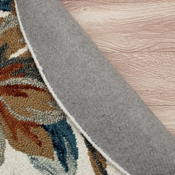 Homeroots 4 ft. Round Blue & White Tropical Area Rug - 396188