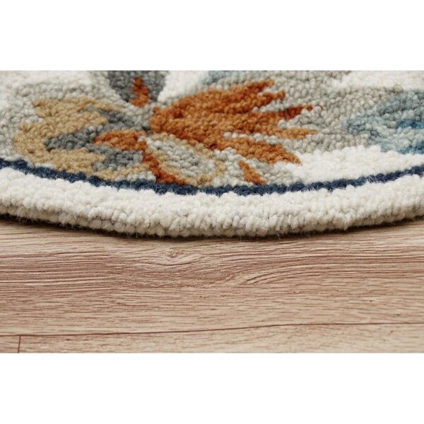 Homeroots 4 ft. Round Blue & White Tropical Area Rug - 396188