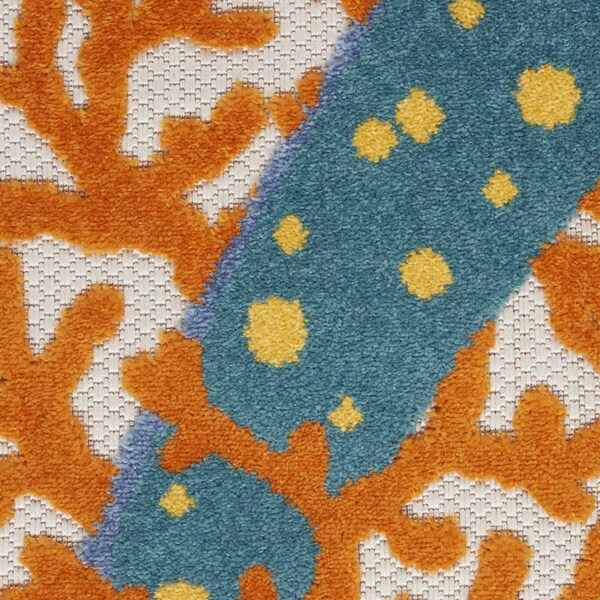Homeroots 4 x 6 ft. Multi Color Indoor & Outdoor Area Rug - 385085