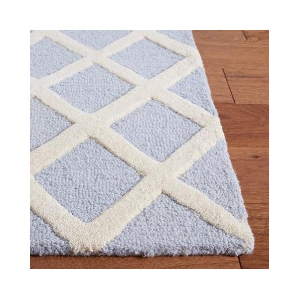 Safavieh 4 x 6 ft. Cambridge Hand Tufted Small Rectangle Area RugLight Blue & Ivory - CAM135A-4