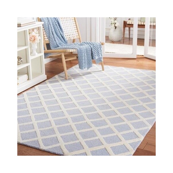 Safavieh 4 x 6 ft. Cambridge Hand Tufted Small Rectangle Area RugLight Blue & Ivory - CAM135A-4