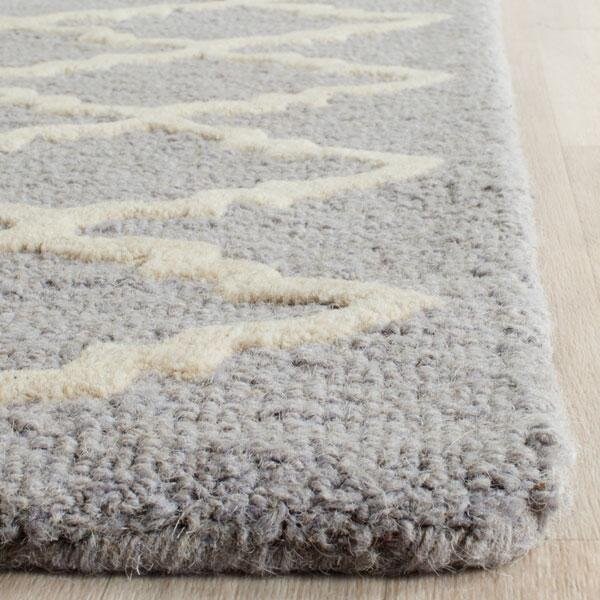 Safavieh Cambridge Hand Tufted Accent Rug- Silver - Ivory- 2 x 3 ft. - CAM137D-2
