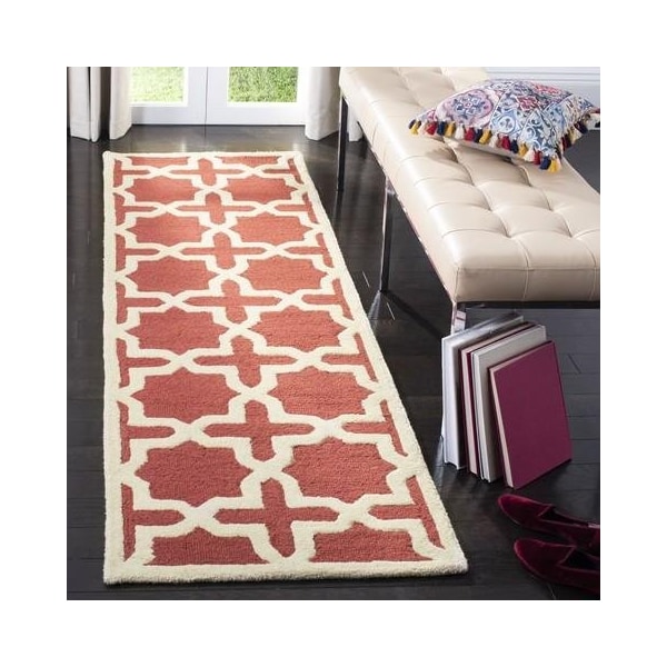 Safavieh Cambridge Hand Tufted Accent RugRust & Ivory 2 ft.6 in. x 4 ft. - CAM125L-24