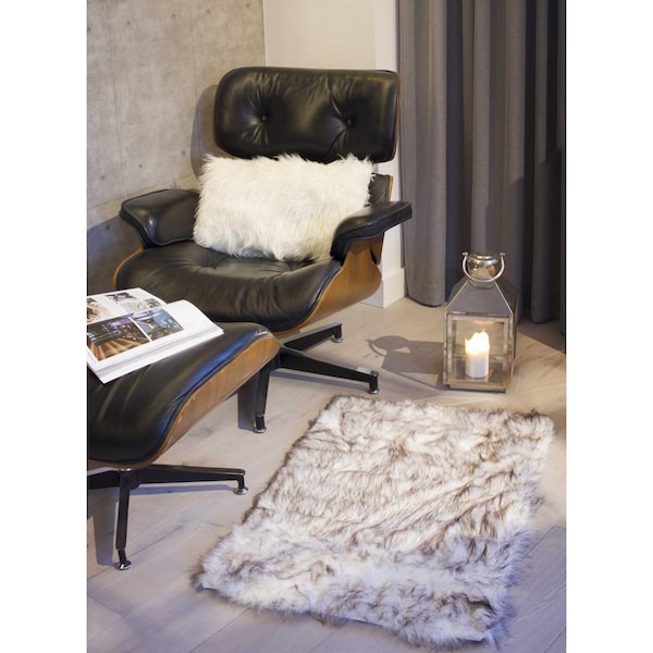 Homeroots 2 x 3 in. Fur Sheepskin Rug and Throw - Gradient Chocolate - 317213