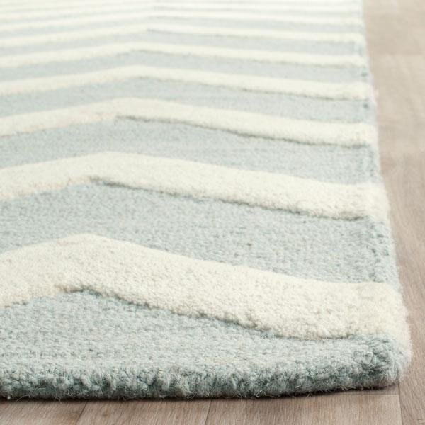 Safavieh Cambridge Hand Tufted Runner Rug- Grey - Ivory- 2 ft. 6 in. x 6 ft. - CAM714G-26