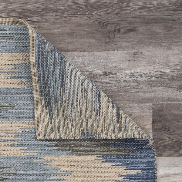 Homeroots 5 x 7 ft. Blue & Cream Ikat Pattern Area Rug - 395479