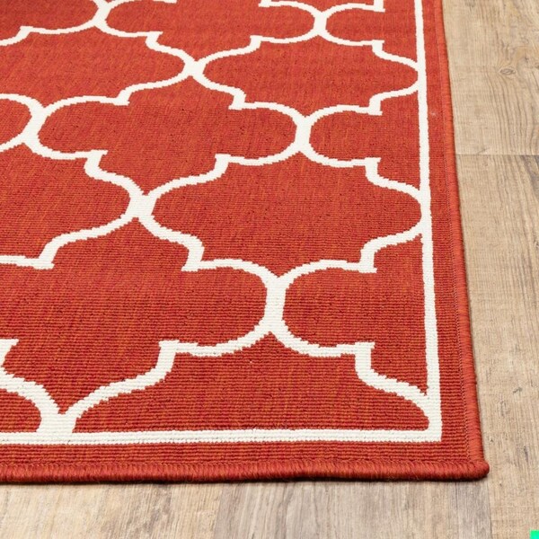 Homeroots 2 x 3 ft. Red & Ivory Trellis Indoor & Outdoor Scatter Area Rug - 388923