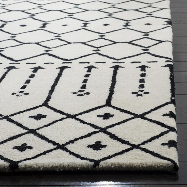 Safavieh 6 x 6 ft. Himalaya Hand Tufted Area RugIvory & Black - HIM903A-6SQ