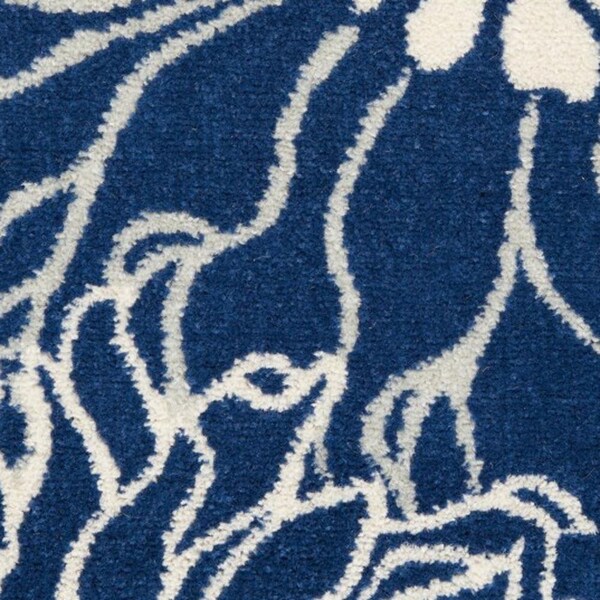 Homeroots 2 x 3 ft. Navy & Ivory Floral Scatter Area Rug - 385430