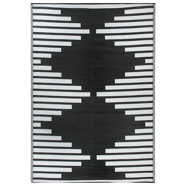 World Rug Gallery Bohemian Stripe Diamond Reversible Recycled Plastic 5' X 7' Black Outdoor Rug - 6071BLACK5X7