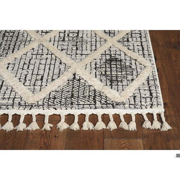 Homeroots 39 x 59 in. Polyester Diamonds Area Rug with Fringe, Charcoal - 375666