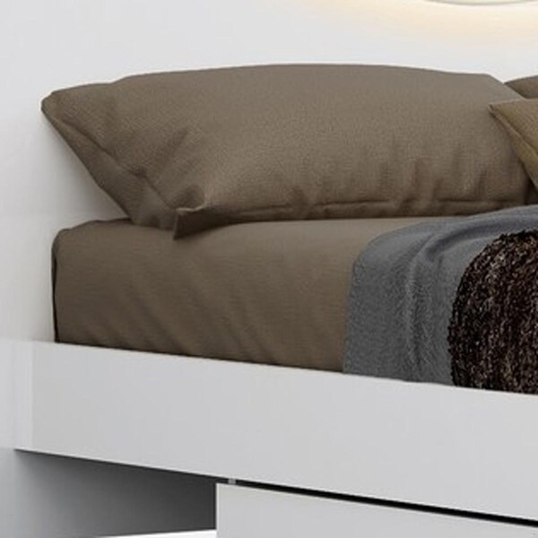 Homeroots White California King Size Bedroom Set4 Piece 480.3 x 193.7 x 74.1 in. - 366263