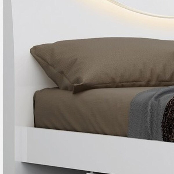 Homeroots White California King Size Bed 72 x 85 x 43 in. - 366256