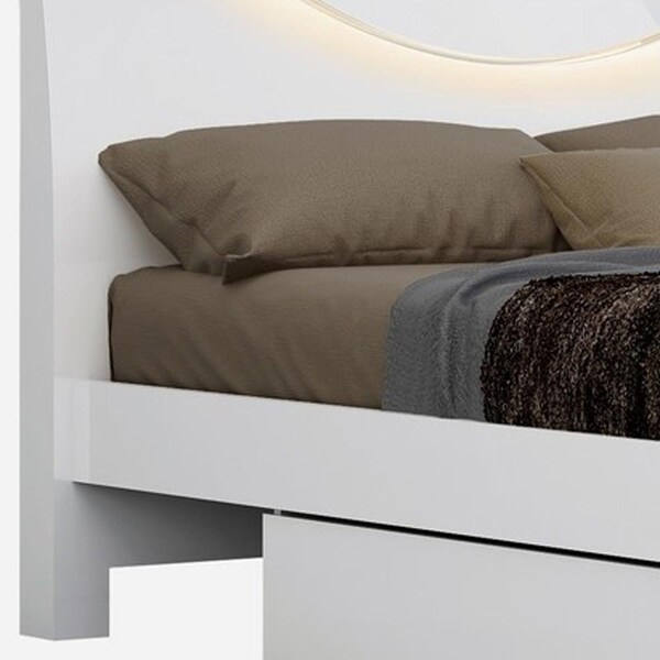 Homeroots White California King Size Bed 72 x 85 x 43 in. - 366256