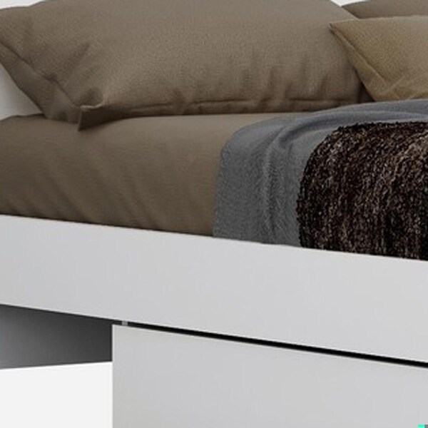 Homeroots White Queen Size Bed 60 x 80 x 43 in. - 366254