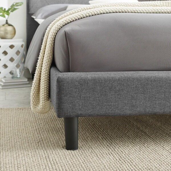 Homeroots 41 x 64.6 x 87.6 in. Gray Queen Size Platform Bed - 397021