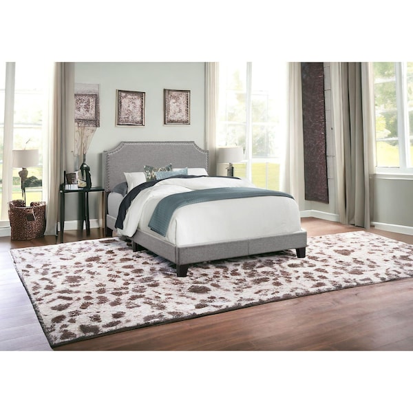 Homeroots 45.5 in. Solid Wood, Linen, MDF & Foam Full Size Bed with a Chrome Trim - 333294