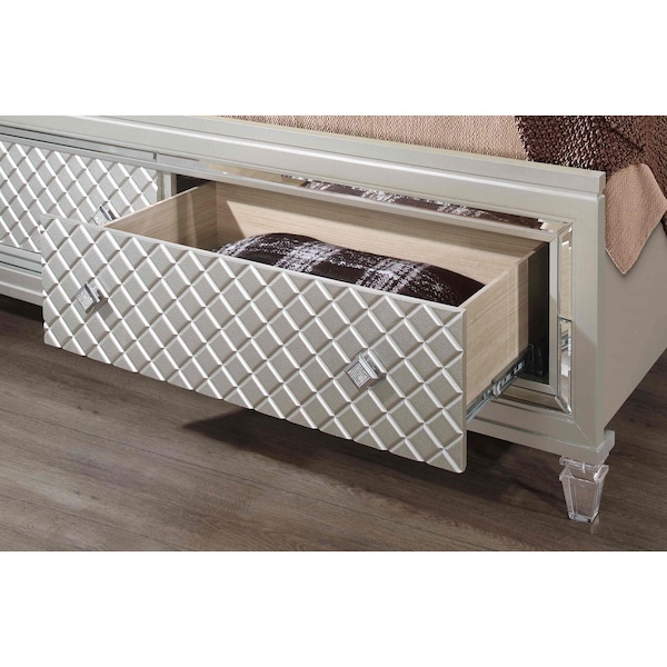 Global Furniture Usa Traditional Glam Tufted Paris Champagne King Bed With Led - 3022