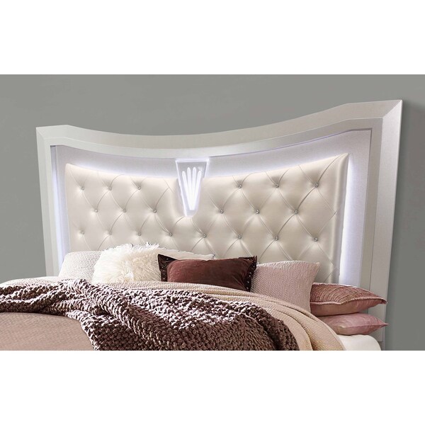 Global Furniture Usa Traditional Glam Tufted Paris Champagne King Bed With Led - 3022