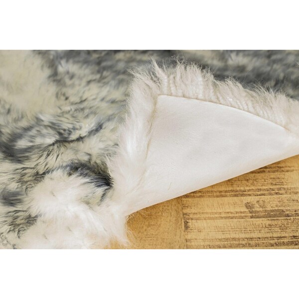 Homeroots 17 in. 100 Percent Sheepskin Chair Seat Pad - Gradient Grey - 317155