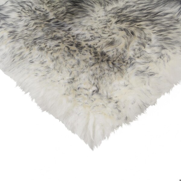 Homeroots 17 in. 100 Percent Sheepskin Chair Seat Pad - Gradient Grey - 317155