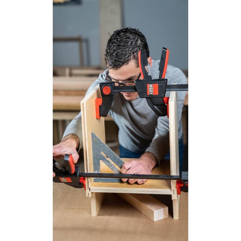 Serie EHK de Bessey 36 pulgadas. Capacidad de 300 lbs. Sargento grande con gatillo y profundidad de garganta de 3-1/8 pulgadas - EHKL36
