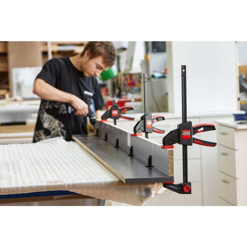 Serie EHK de Bessey 36 pulgadas. Capacidad de 300 lbs. Sargento grande con gatillo y profundidad de garganta de 3-1/8 pulgadas - EHKL36