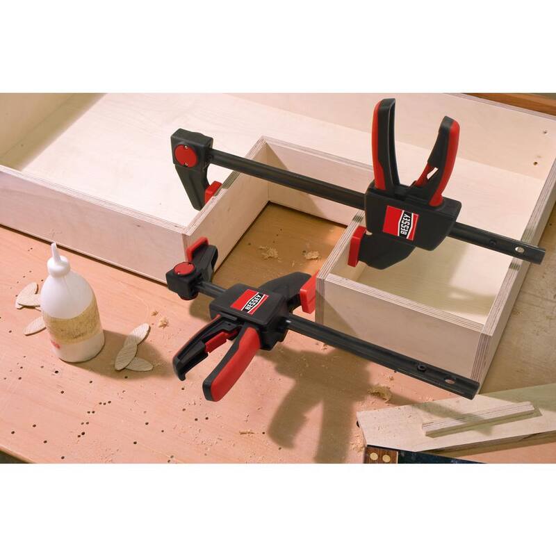 Serie EHK de Bessey 36 pulgadas. Capacidad de 300 lbs. Sargento grande con gatillo y profundidad de garganta de 3-1/8 pulgadas - EHKL36