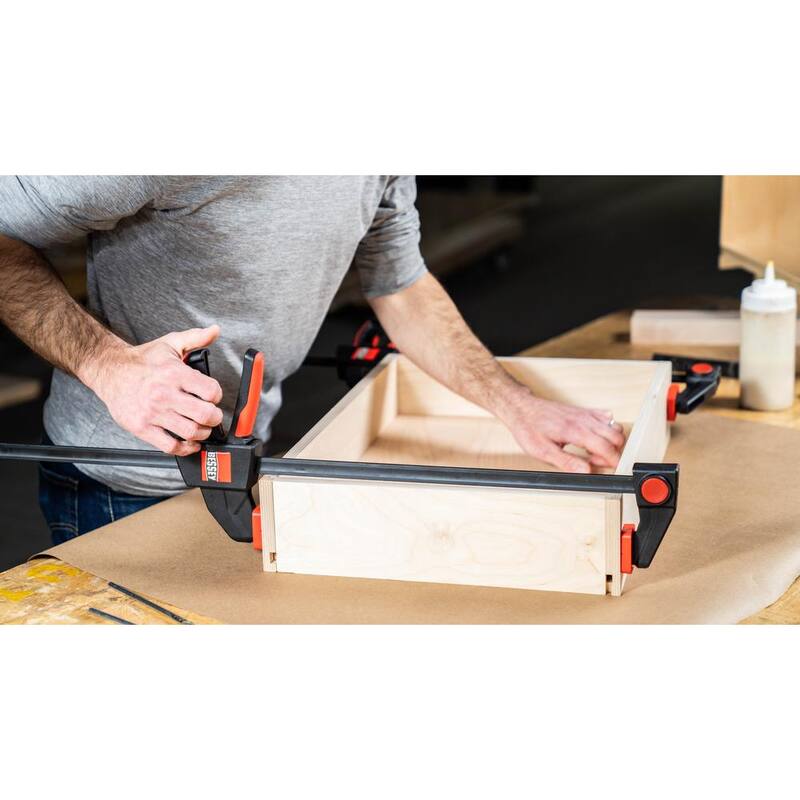 Serie EHK de Bessey 36 pulgadas. Capacidad de 300 lbs. Sargento grande con gatillo y profundidad de garganta de 3-1/8 pulgadas - EHKL36