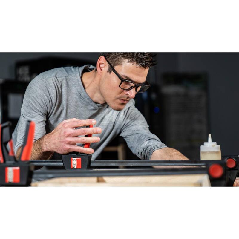 Serie EHK de Bessey 36 pulgadas. Capacidad de 300 lbs. Sargento grande con gatillo y profundidad de garganta de 3-1/8 pulgadas - EHKL36