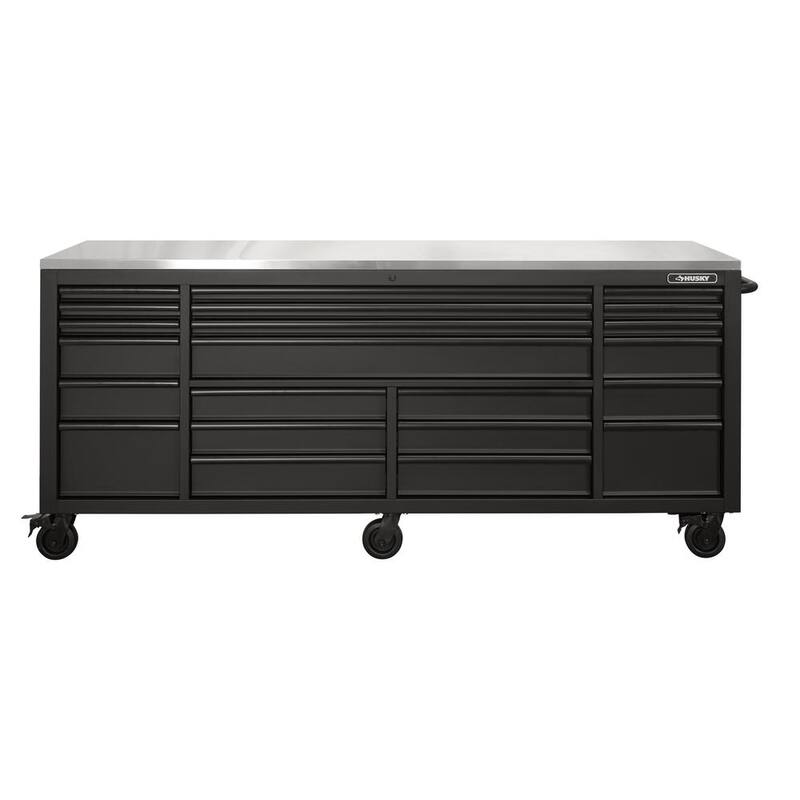 Almacenamiento de herramientas Husky 84 pulgadas de ancho x 24 pulgadas de profundidad. Banco de trabajo móvil resistente con caja de herramientas y superficie de trabajo de acero inoxidable en negro matte - HOTC8422BB1M