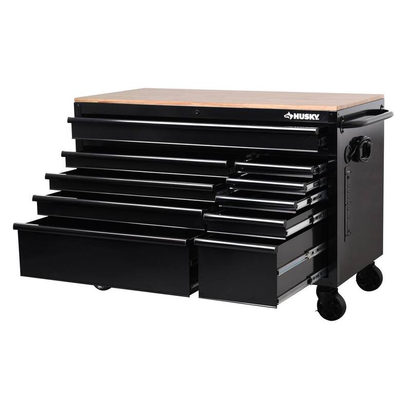 Banco de trabajo móvil con gabinete de herramientas estándar de 10 cajones Husky de 52 pulgadas de ancho x 24.5 pulgadas de profundidad con parte superior de madera sólida en color negro brillante - H52MWC10BLK.