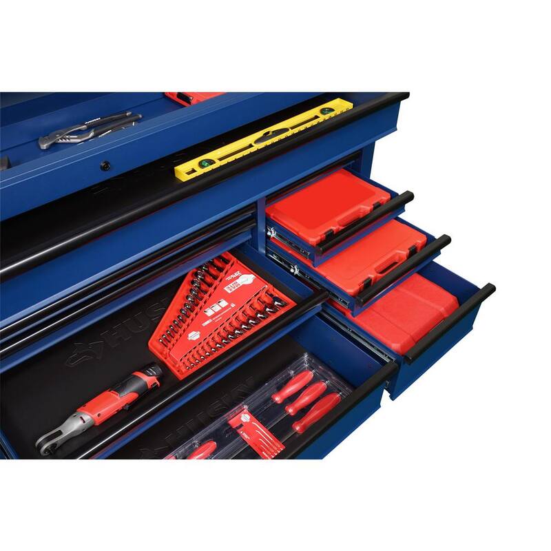 Almacenamiento para herramientas Husky de 72 pulgadas de ancho con banco de trabajo móvil de gabinete en azul mate resistente de altura ajustable con superficie de madera sólida - HOLC7218BL1M