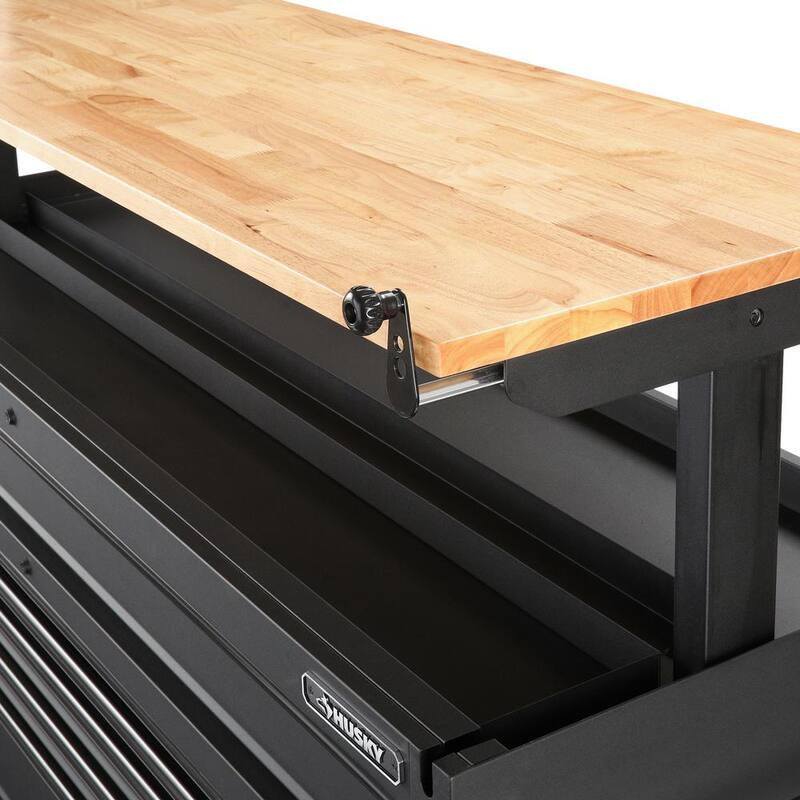 Gabinete de banco de trabajo móvil Husky de 62 pulgadas de ancho con altura ajustable y parte superior de madera - HOLC6214BB1MYS