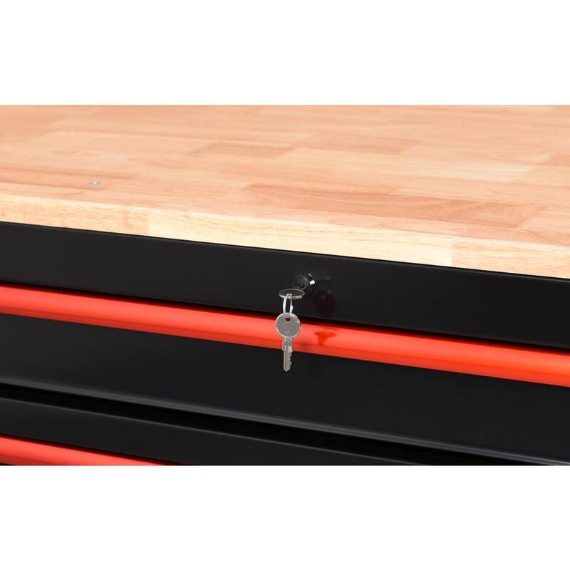 Edición limitada de Husky 61 pulg. de ancho x 23 pulg. de profundidad 11 cajones Gabinete de banco de trabajo móvil en negro con parte superior de madera sólida y ribete rojo - H61MWC11BKRED