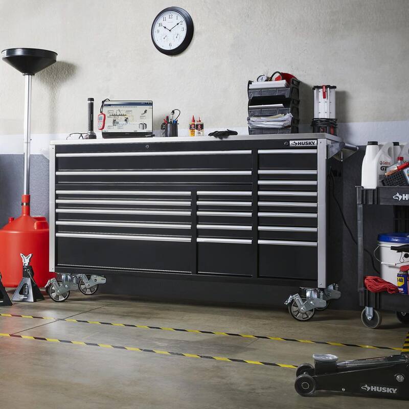 Almacenamiento de herramientas Husky 72 pulgadas de ancho x 25 pulgadas de profundidad Gabinete de banco de trabajo móvil negro de servicio profesional con parte superior de acero inoxidable - HPRO72MWC20BLK