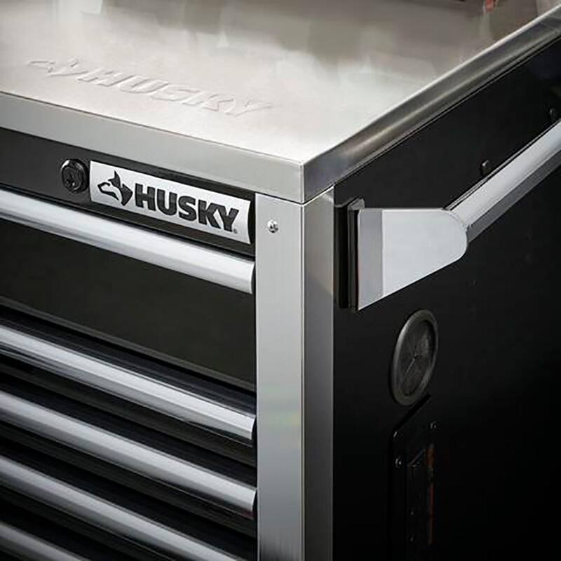 Almacenamiento de herramientas Husky 72 pulgadas de ancho x 25 pulgadas de profundidad Gabinete de banco de trabajo móvil negro de servicio profesional con parte superior de acero inoxidable - HPRO72MWC20BLK